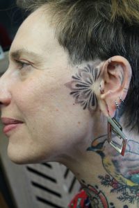 Ornament oor tatoeage